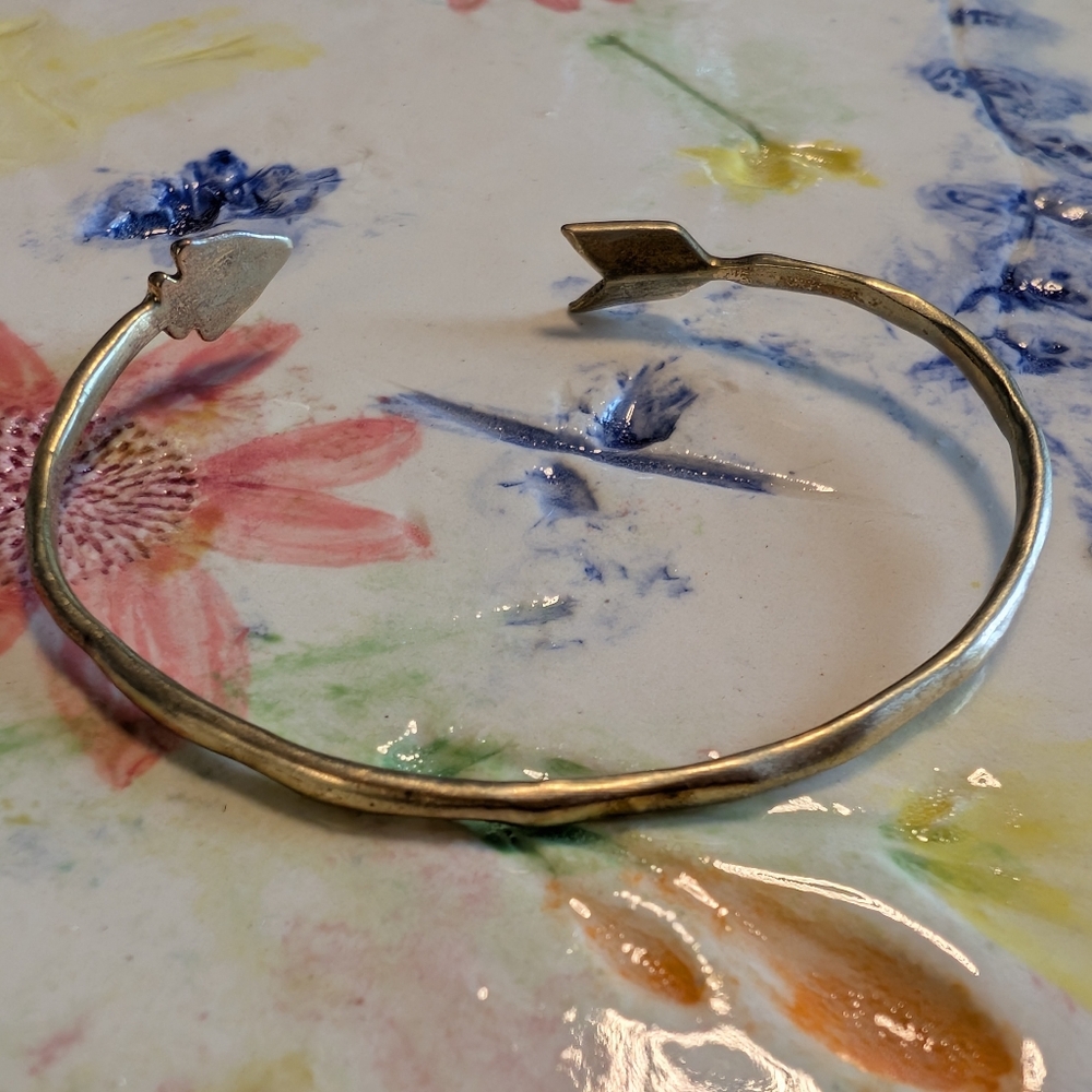 Gold/brass/copper colored Arrow Bangle Bracelet